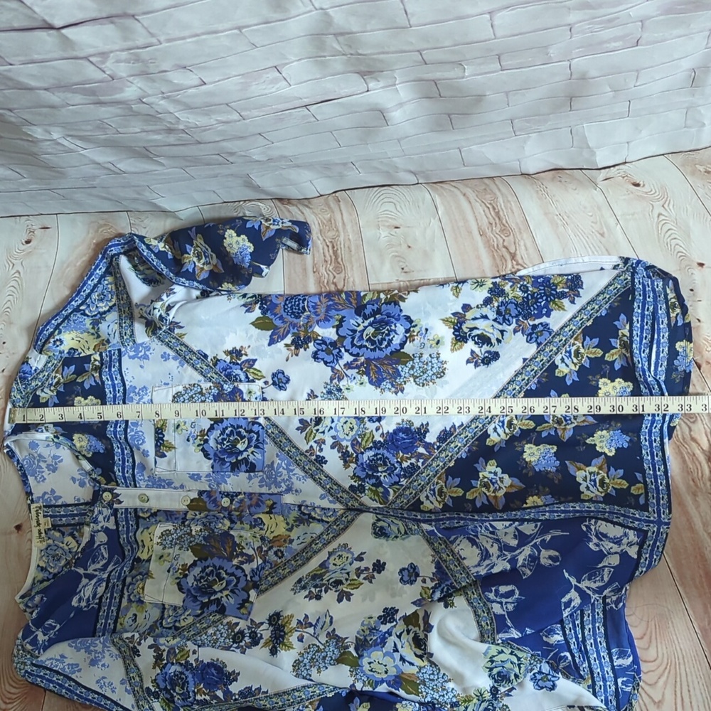 Hope Springs Floral Blue and White Tunic Top - Picture 10 of 10